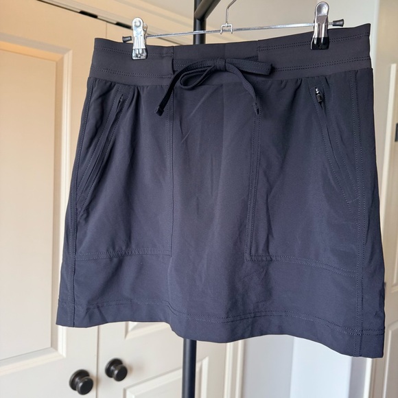 Athleta Dresses & Skirts - Athleta Chelsea Cargo Skort Black Size 6 Athletic Golf Tennis Travel Skirt